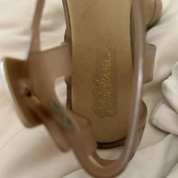 *Final Price* Melissa Tan Cream Nude Flat Adjustable Sandals Size 5 GUC - Picture 3 of 5